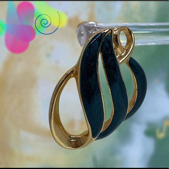 Vintage 80’s Gold Tone & Grn Enameled Earrings - Picture 5 of 5